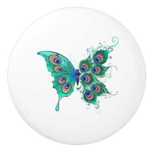 Butterfly med Grönt Peacock Feathers Knopp