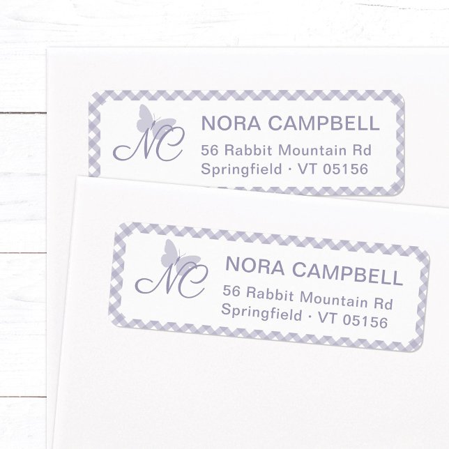 Butterfly Monogram Lavender Gingham Returadress Returadress Etikett (Elegant butterfly monogram return address label in lavender with a gingham plaid background.)