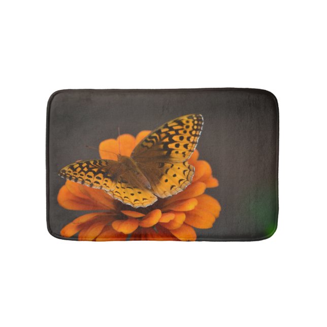 Butterfly On Zinnia Bath Mat Badrumsmatta (Framsidan)