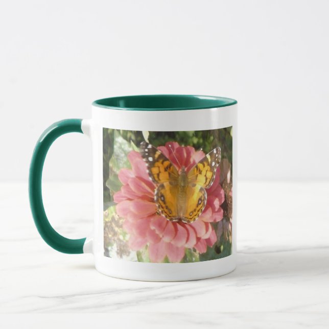 Butterfly på Rosa Zinnia Mugg (Vänster)