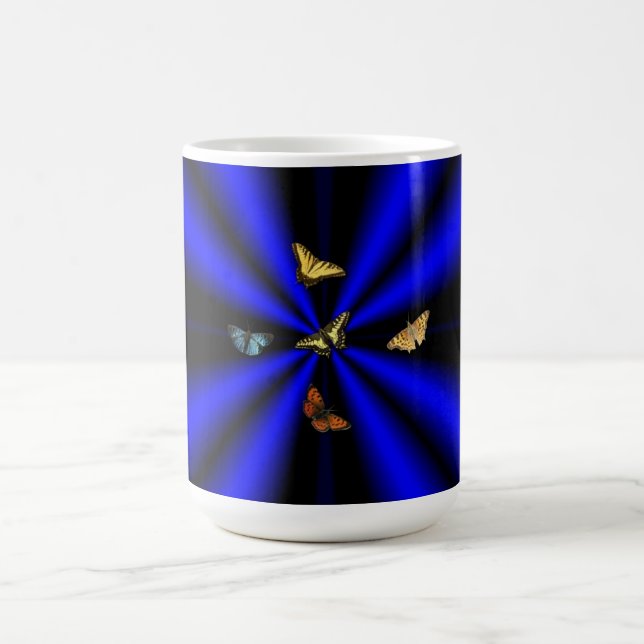 Butterfly på svart och blå regnbåge kaffemugg (Center)