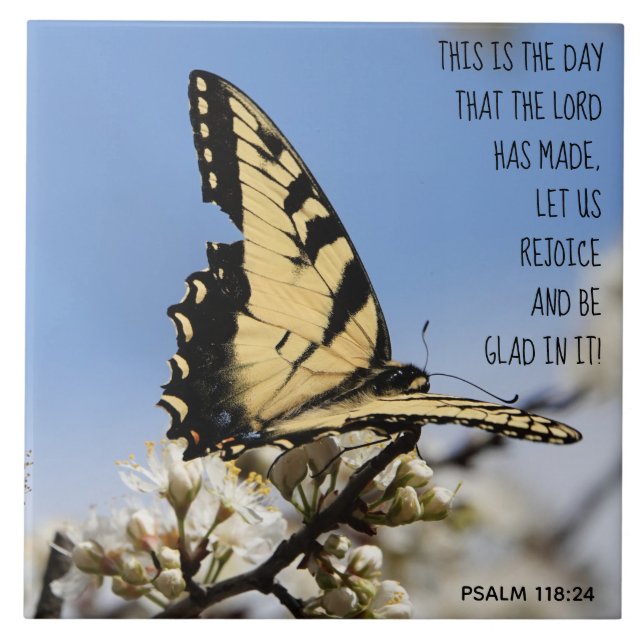 Butterfly på vit blommar, VERSALM 118:2 Kakelplatta (Framsidan)