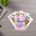 Butterfly rosa lila blommor casinokort<br><div class="desc">En rosa bakgrund som dekoreras med en lila fjäril,  rosa och lila blommor,  rosa-konetti. Anpassa och lägg till ditt namn.</div>