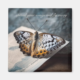 Butterfly sitta på öppet bok magnet