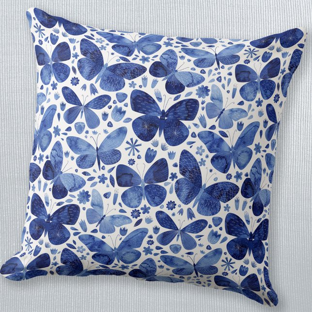 Butterfly Watercolor Blue Kudde (Indigo navy blue butterfly watercolor painting throw pillow)