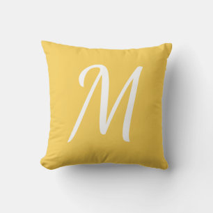 Buttery Gult och White Monogram Kudde