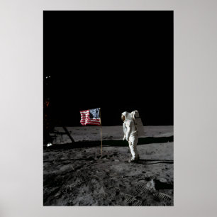 Buzz Aldrin på månen med flagga - Apollo 11 NASA Poster