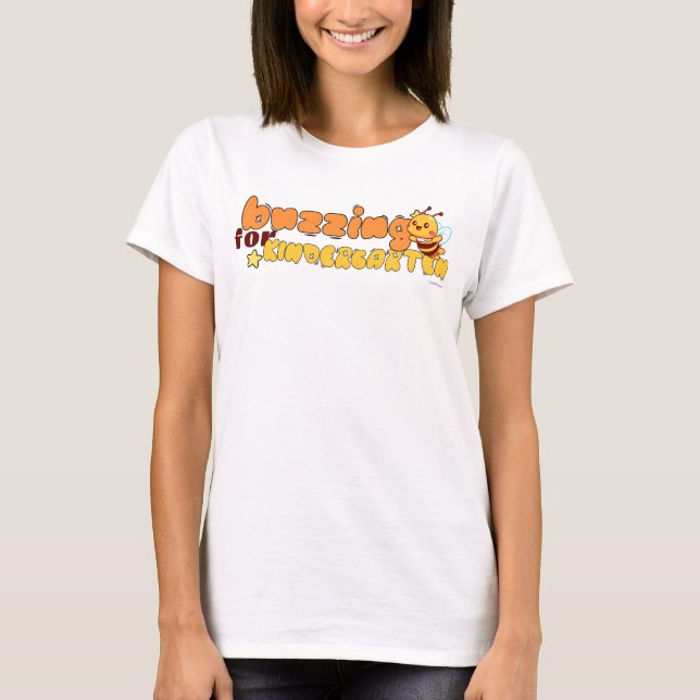 Buzzing for Kindergarten Cute Bee kindergarten T Shirt (Framsida)