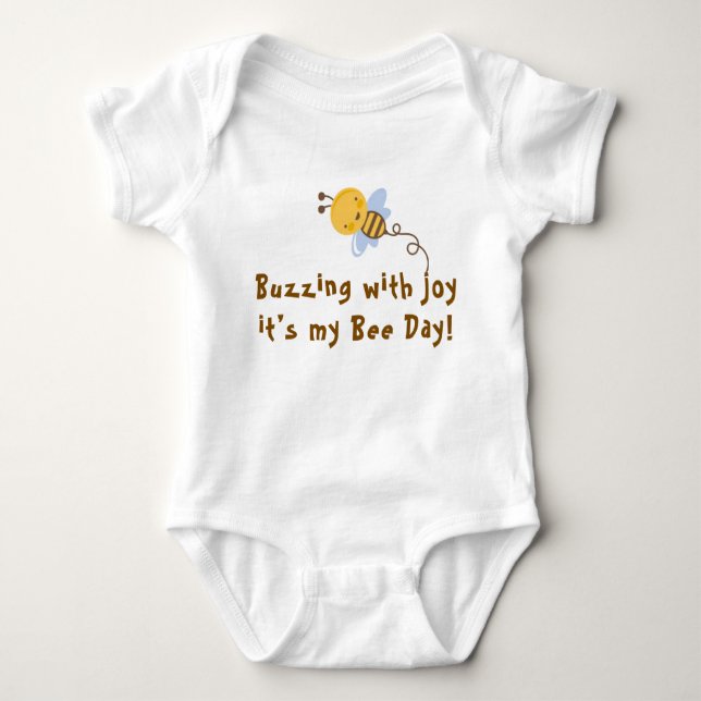 Buzzing with Joy — It’s My Bee Day!  T Shirt (Framsida)