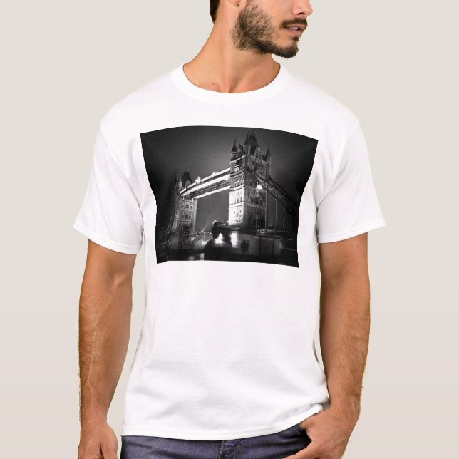 BW Black & White London Torn Bridge T-shirt (Framsida)