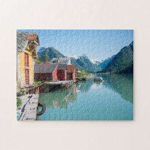 By av Fjærland och en fjord i norgejigsaw Pussel