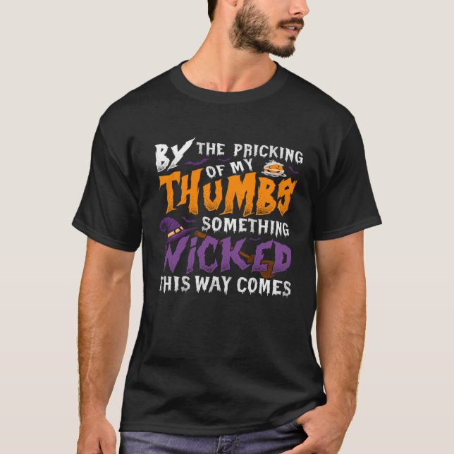 By The Pricking Of My Thumbs Something Wicked This T Shirt (Framsida)