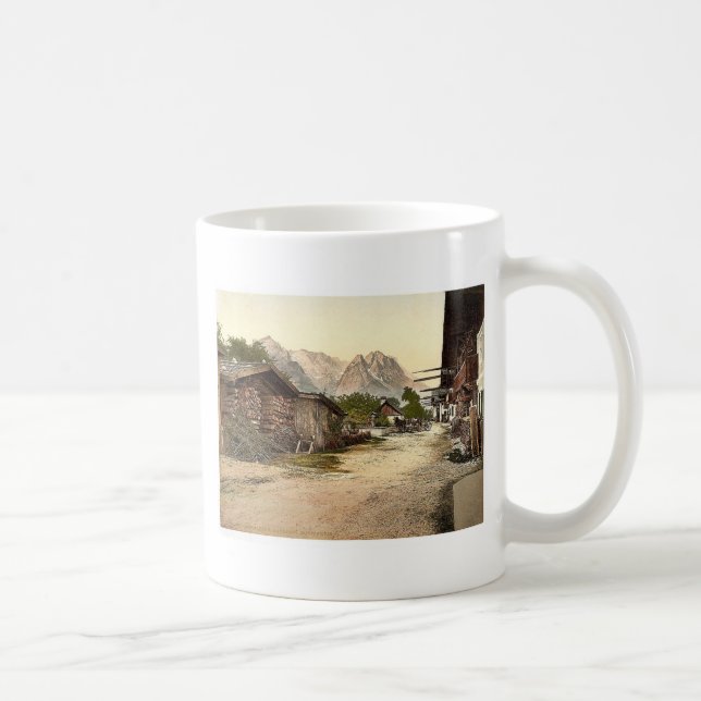 Bygata, Garmisch, övreBayern, tysklant c Kaffemugg (Höger)