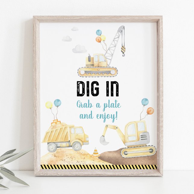 Bygg lastbilar gräver in födelsedagsmat skylt (Skapare uppladdad)