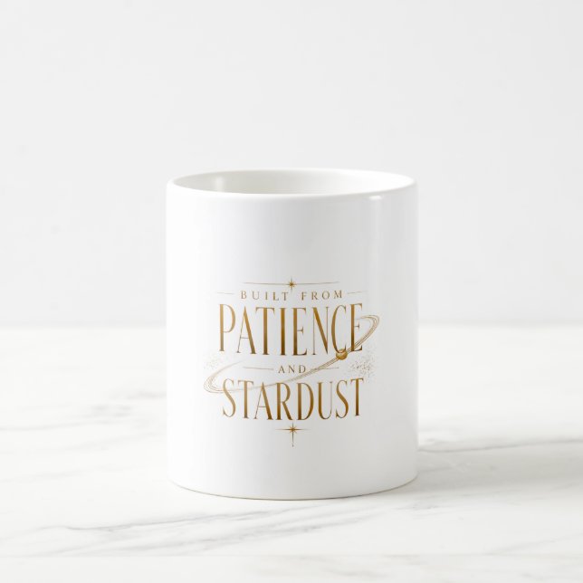 Byggd av Tålamod och Stjärnstoft Celestial Typogra Kaffemugg (Center)