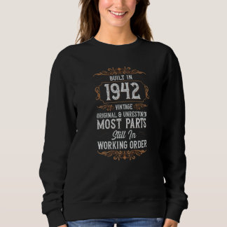 Byggdes 1942 för de flesta delar som fortfarande ä t shirt