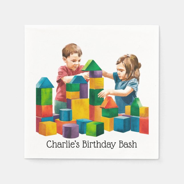 Bygger block vid födelsedagsutslaget pappersservett (Framsidan)