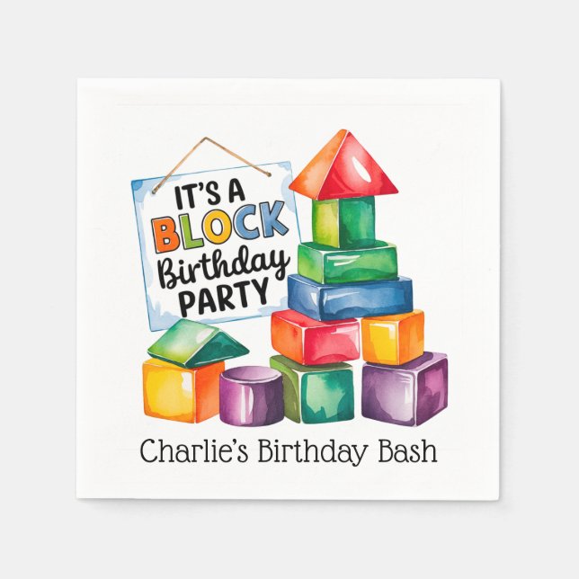 Bygger block vid födelsedagsutslaget pappersservett (Framsidan)