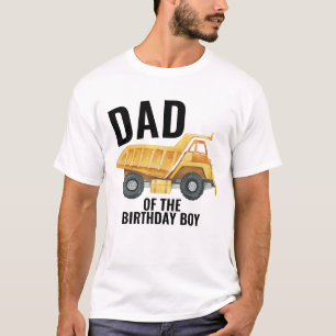 Bygget Lastbil Pappa i lastbil vid födelsedagskorg T Shirt