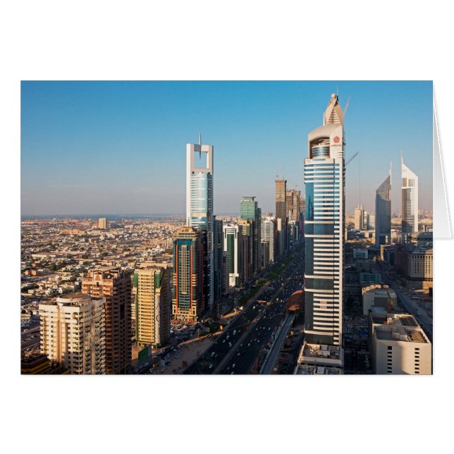 Byggnad Along Sheikh Zayed Road, Dubai Hälsningskort (Framsidan Horizontal)