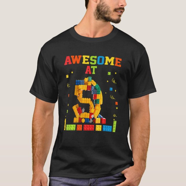 Byggnad block Bricks Fantastisk vid 9 års ålder T Shirt (Framsida)