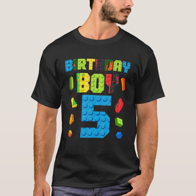 Byggnad Bricks 5:e födelsedagspojken 5 femårsmaste T Shirt (Framsida)