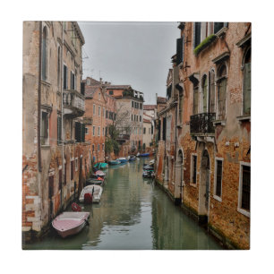Byggnader längs kanaler i Venedig Kakelplatta
