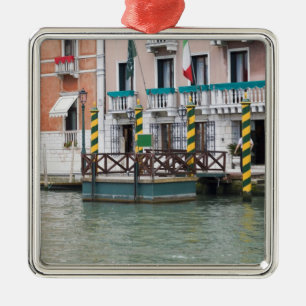 Byggnader på stranden i Venedig, italien Julgransprydnad Metall