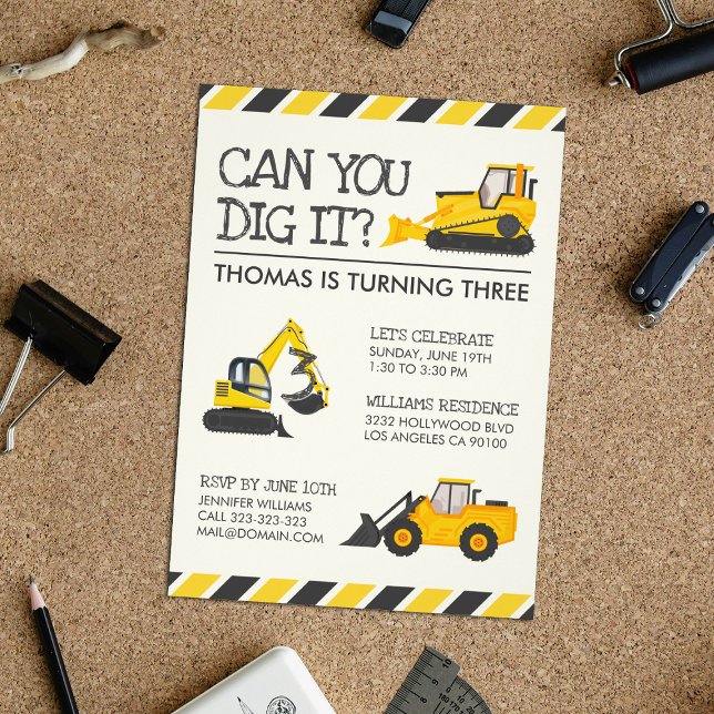 Byggnadsverk, Födelsedagsfest Inbjudningar (Kids Construction Birthday Party Invitation on Table)