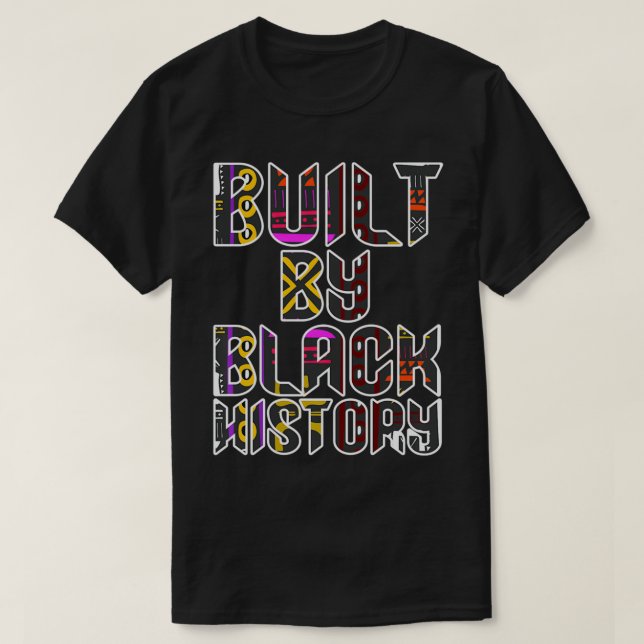 Byggt av svart historik för månadsvis svartvånget t shirt (Design framsida)