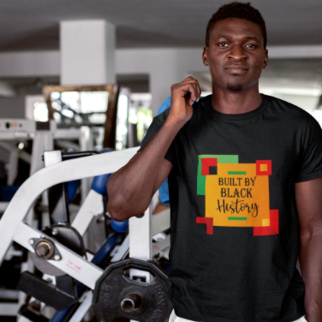 Byggt av svart historik - svart historik månad t shirt (Skapare uppladdad)