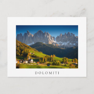 Byn Dolomites i vittextvykort Vykort