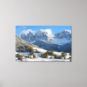 Byn Dolomites på vintern Canvastryck