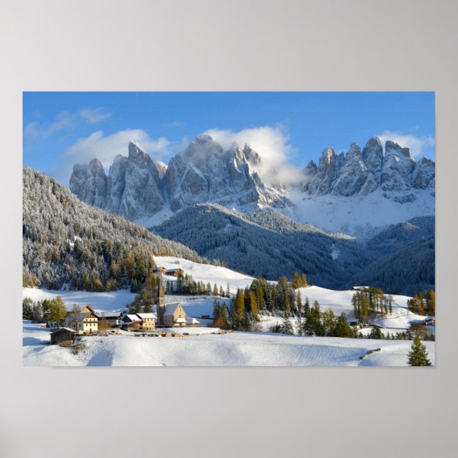 Byn Dolomites på vintern poster (Framsidan)