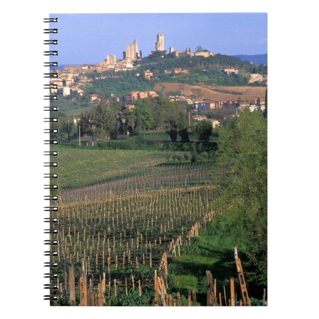 Byn San Gimignano är belägen i rullningen Anteckningsbok Med Spiral (Framsidan)