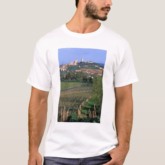 Byn San Gimignano är belägen i rullningen Tee Shirt (Framsida)