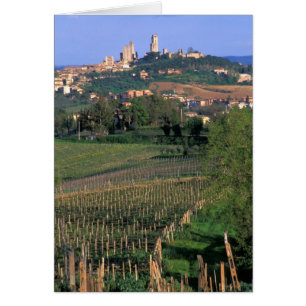 Byn San Gimignano ligger i de böljande Hälsningskort