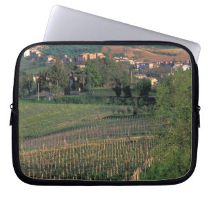 Byn San Gimignano ligger i de böljande Laptop Fodral
