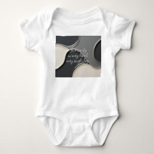 Bysdräkt i baby i snyggt grafik t shirt