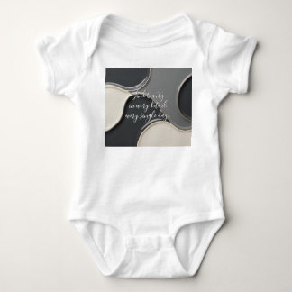 Bysdräkt i baby i snyggt grafik t shirt