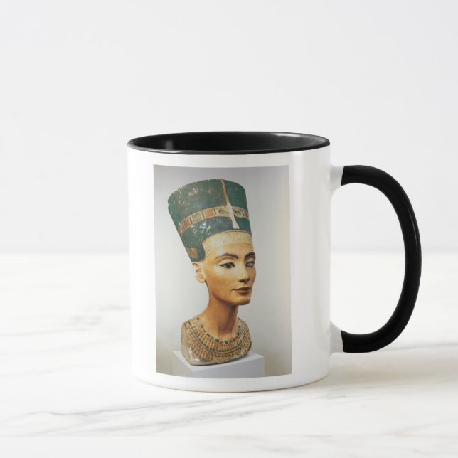 Byst av drottningen Nefertiti, från studion av Mugg (Höger)