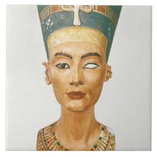 Bysten av drottningen Nefertiti, beklär beskådar Kakelplatta