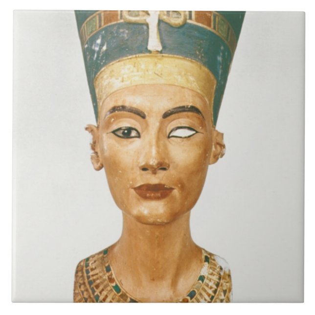 Bysten av drottningen Nefertiti, beklär beskådar, Kakelplatta (Framsidan)