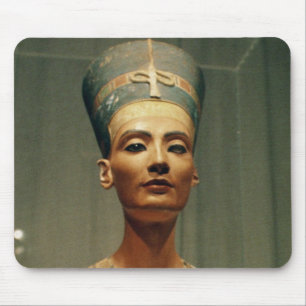 Bysten av drottningen Nefertiti, beklär beskådar Musmatta
