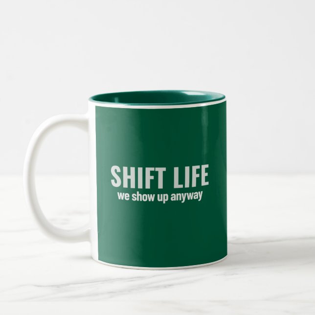 BYT LIV - vi dyker upp ändå | Shift Life Två-Tonad Mugg (Vänster)
