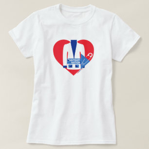 Byxdressnation som klämmas fast till min t-shirt