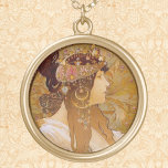 Byzantine Brunette, Mucha Guldpläterat Halsband<br><div class="desc">Art nouveau brunette av Alphonse Mucha</div>