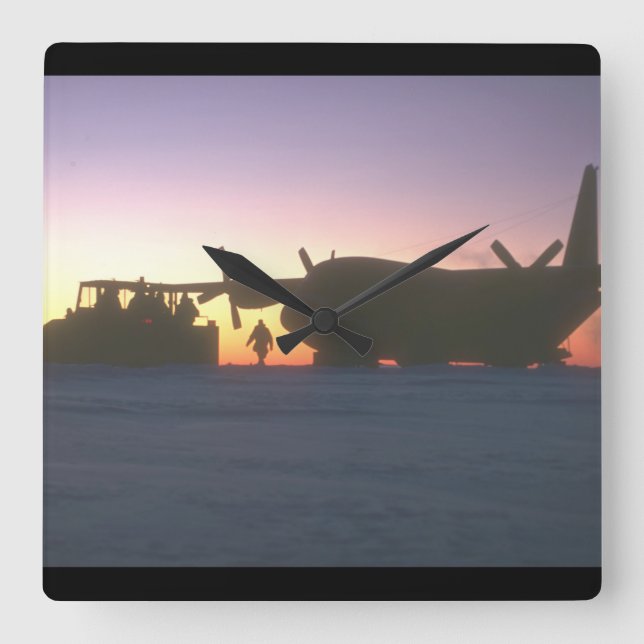 C-130 Hercules transport be_Military Aircraft Fyrkantig Klocka (Framsida)