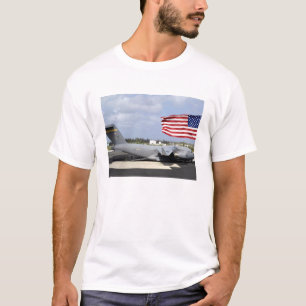 C-17 Globemaster III sitter på det flightline T-shirt