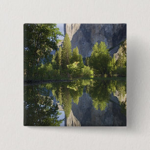 CA, Yosemite NP, El Capitan speglas i Merced Knapp